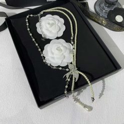 Necklaces-310160